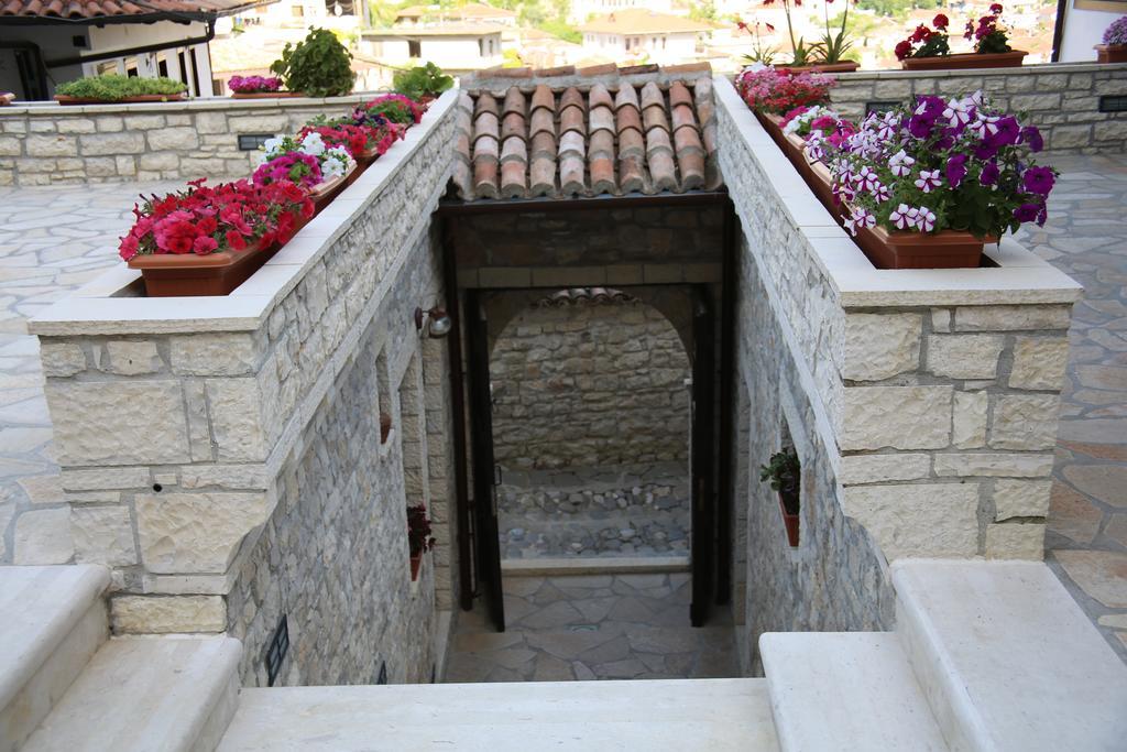 Hotel Vila Aleksander Берат Экстерьер фото