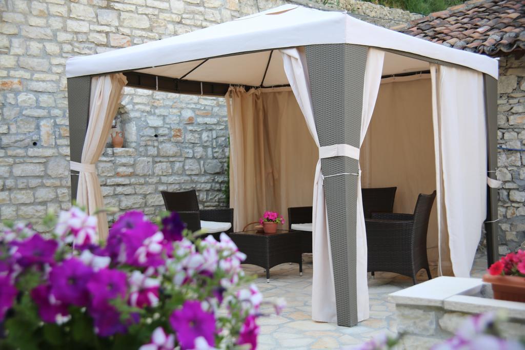 Hotel Vila Aleksander Берат Экстерьер фото