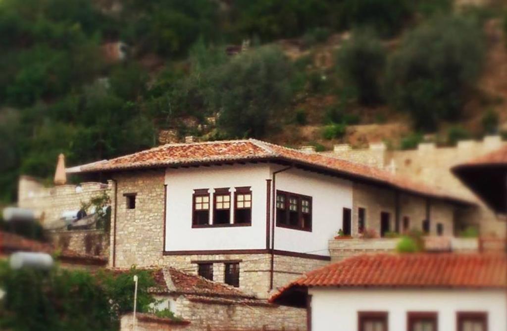 Hotel Vila Aleksander Берат Экстерьер фото