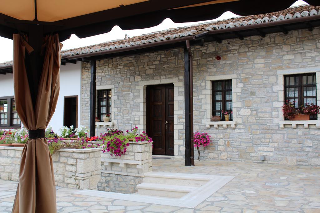 Hotel Vila Aleksander Берат Экстерьер фото